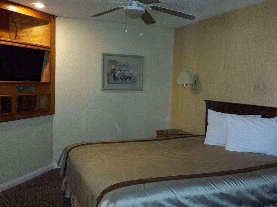Brunner'S Inn And Suites 埃尔森特罗 外观 照片