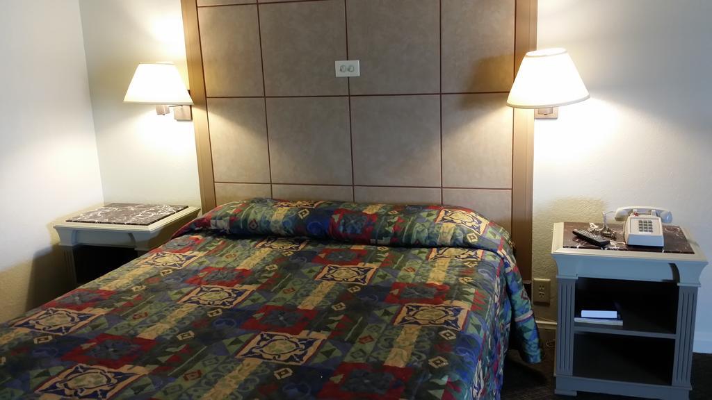 Brunner'S Inn And Suites 埃尔森特罗 外观 照片