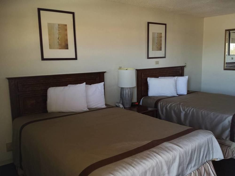 Brunner'S Inn And Suites 埃尔森特罗 外观 照片